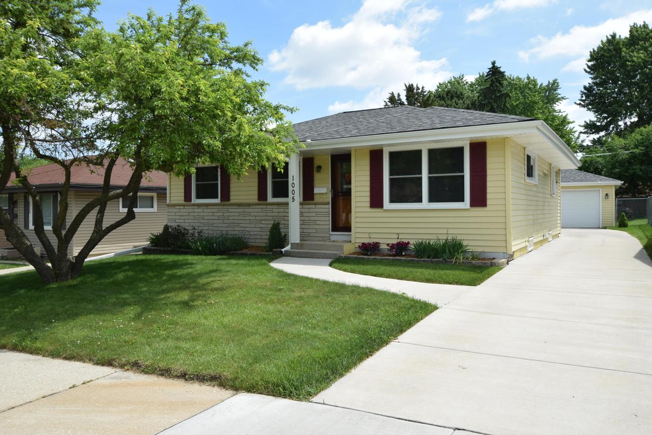 1005 Ostergaard Ave, Racine, WI 53406