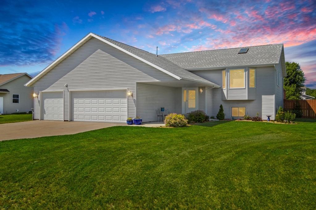 W8118 Beacon St, Onalaska, WI 54650