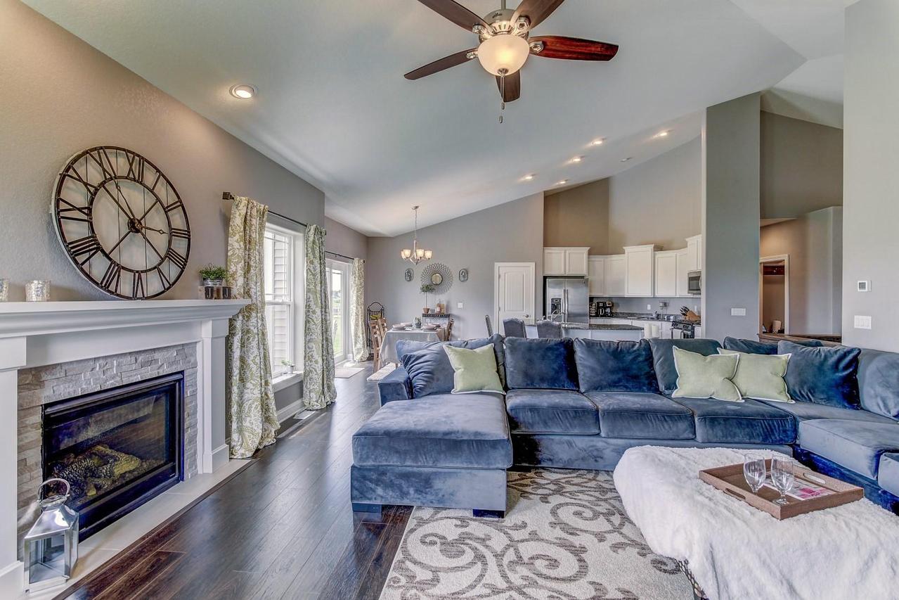 1415 Bluestem Trl, Oconomowoc, WI 53066