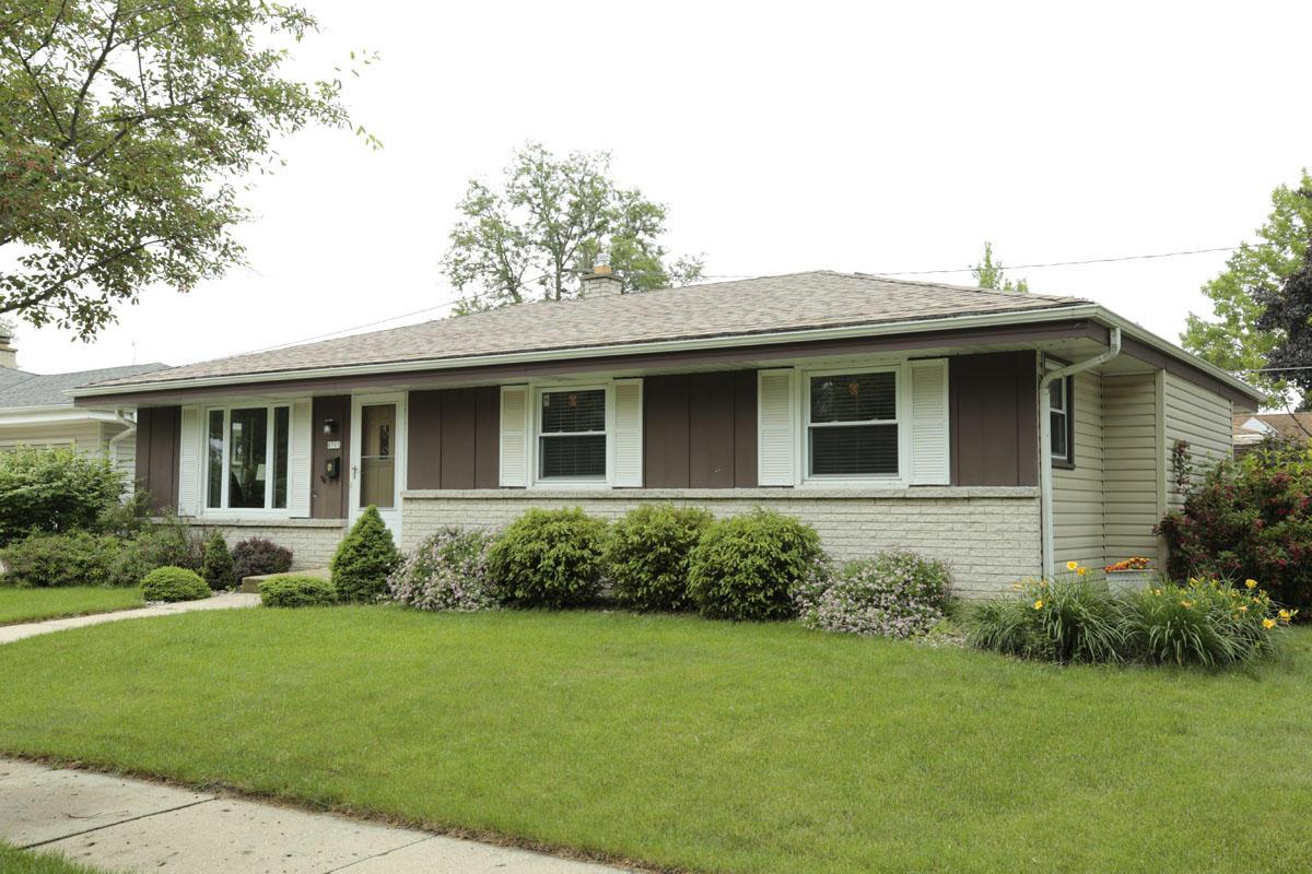 8705 W Hayes Pl, West Allis, WI 53227