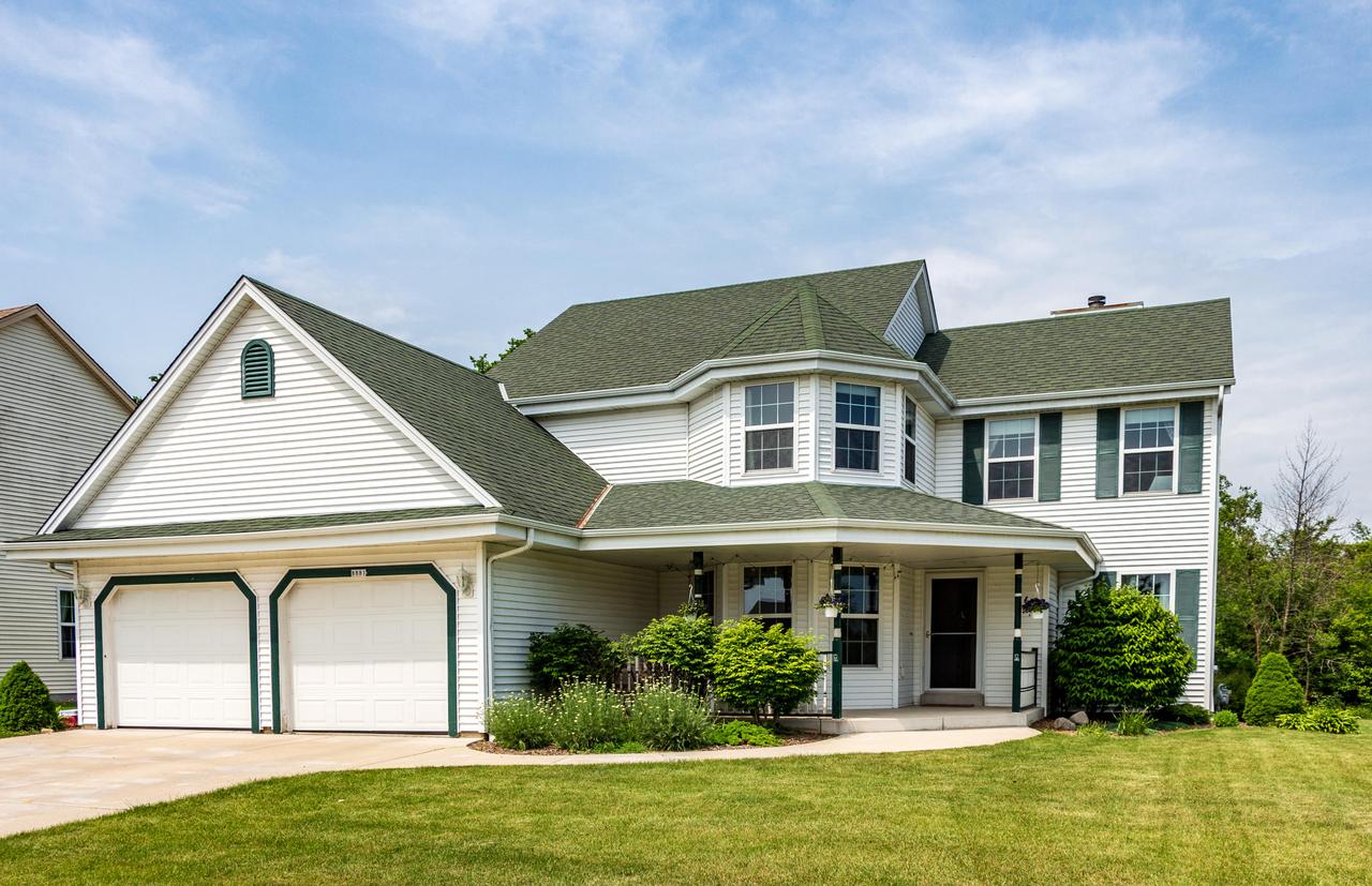 8881 S Carrollville Cir, Oak Creek, WI 53154
