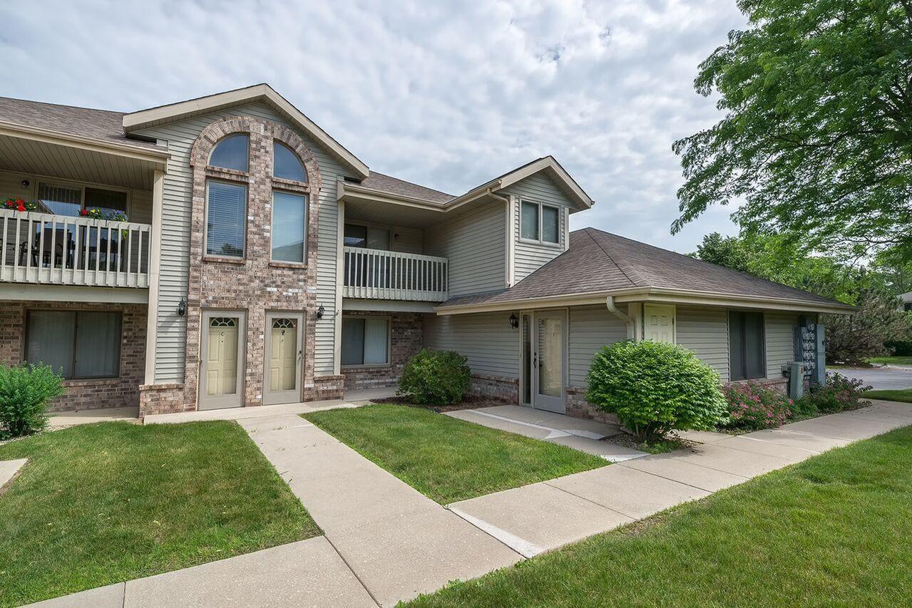 2116 Woodburn Rd #B, Waukesha, WI 53188