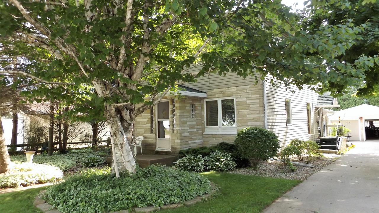 2113 S 16th St., Manitowoc, WI 54220