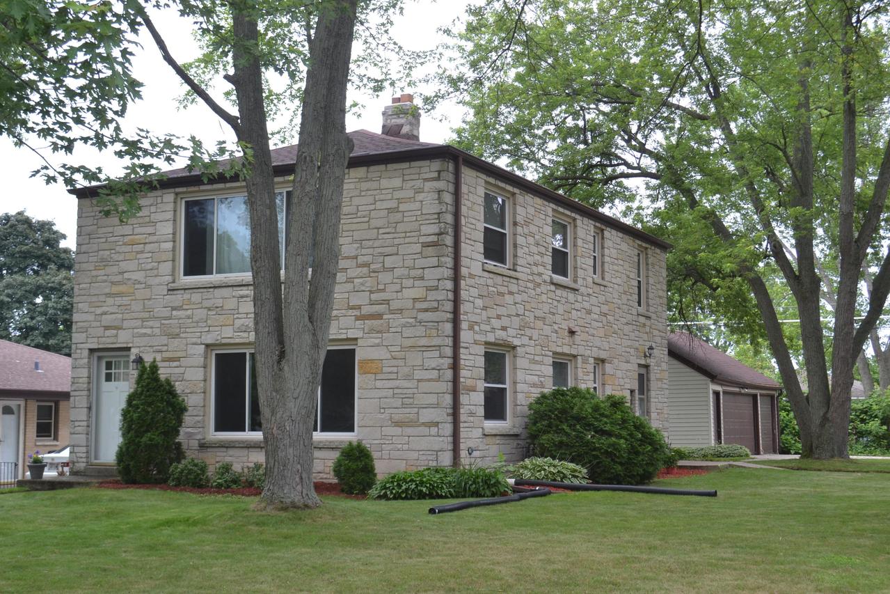 1236 S 124th St., West Allis, WI 53214