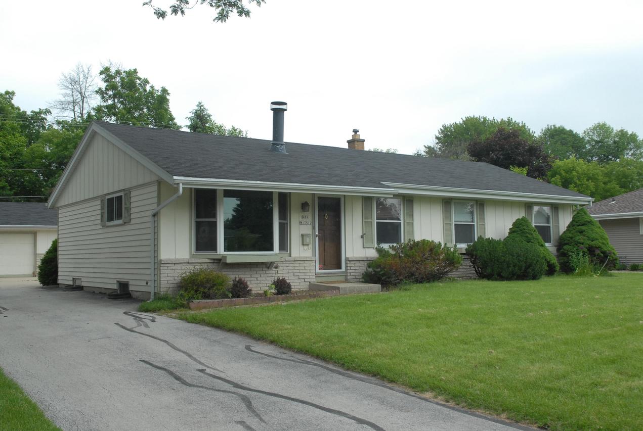 N89W17512 St Thomas Dr, Menomonee Falls, WI 53051