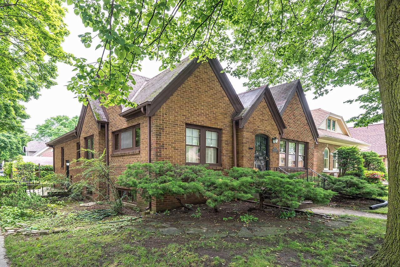 2476 N Lefeber Ave., Wauwatosa, WI 53213