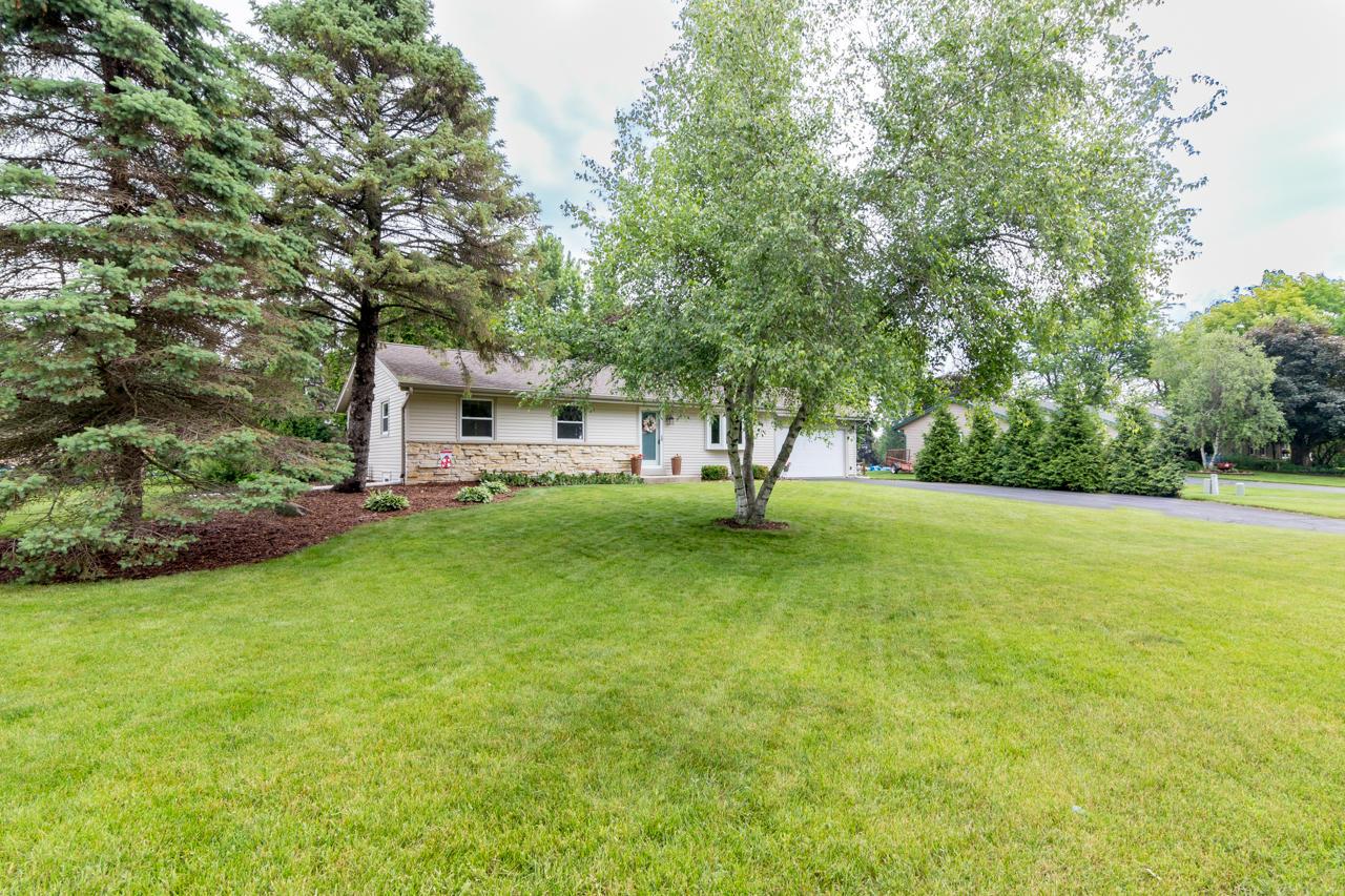 320 State St, Dousman, WI 53118