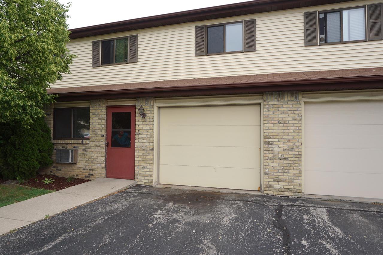 1145 Vogt Dr. #8, West Bend, WI 53095