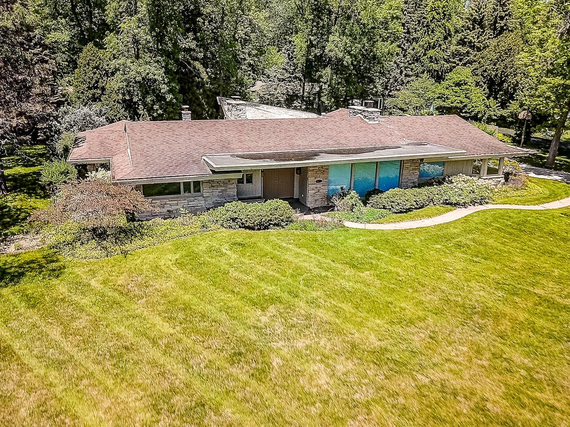 7473 N Beach Dr, Fox Point, WI 53217