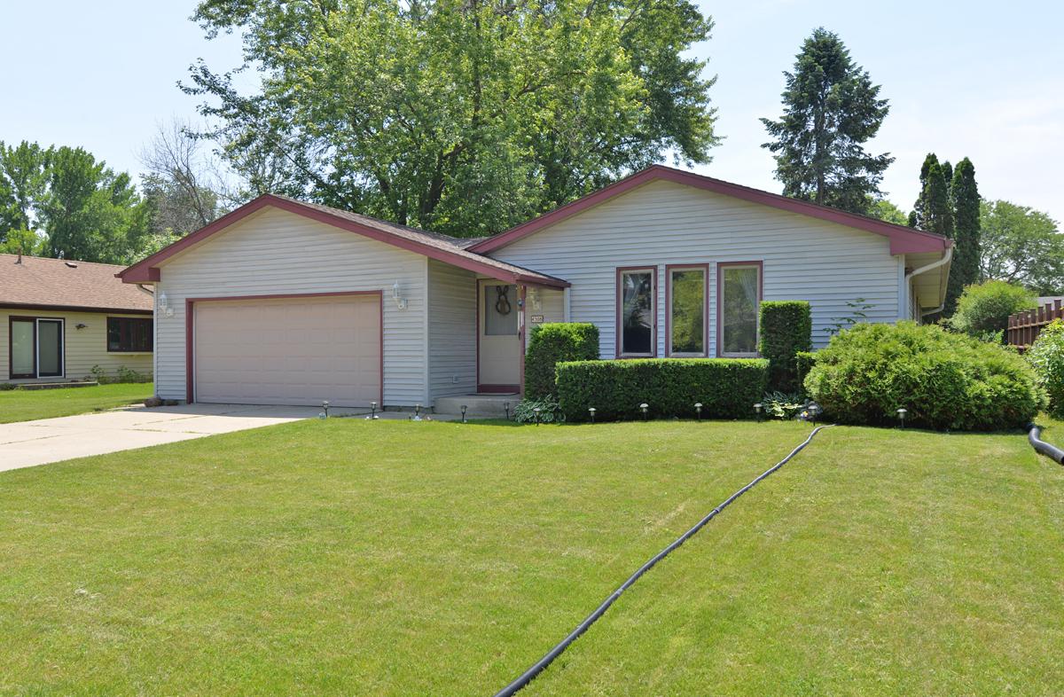 4308 Pine Ridge, Racine, WI 53403