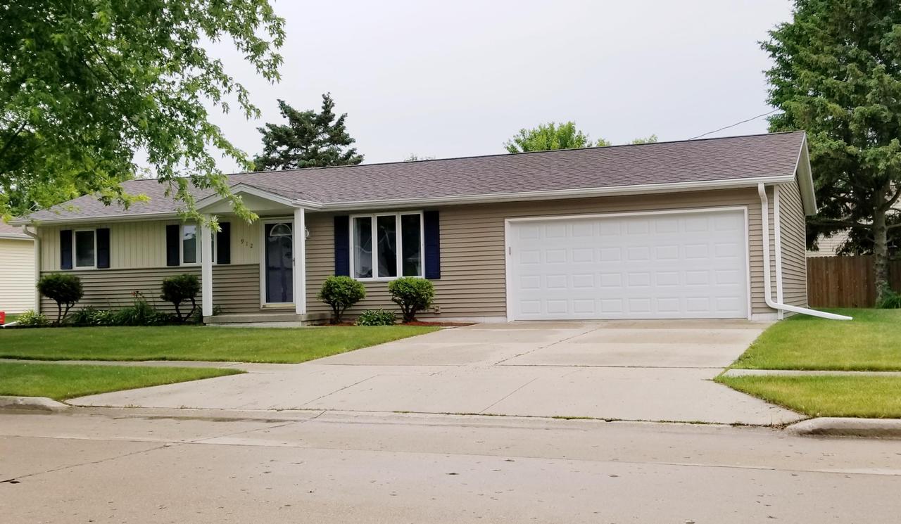 912 S 41st St., Manitowoc, WI 54220