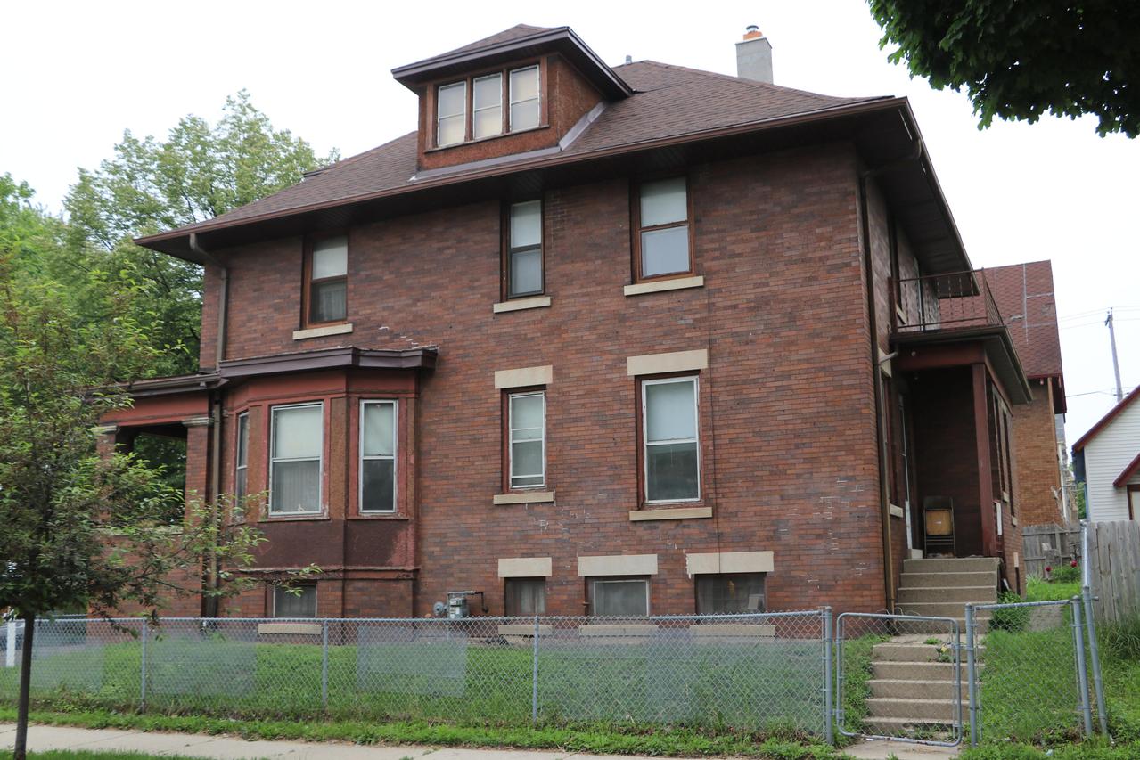 1236 S 9th St, Milwaukee, WI 53204