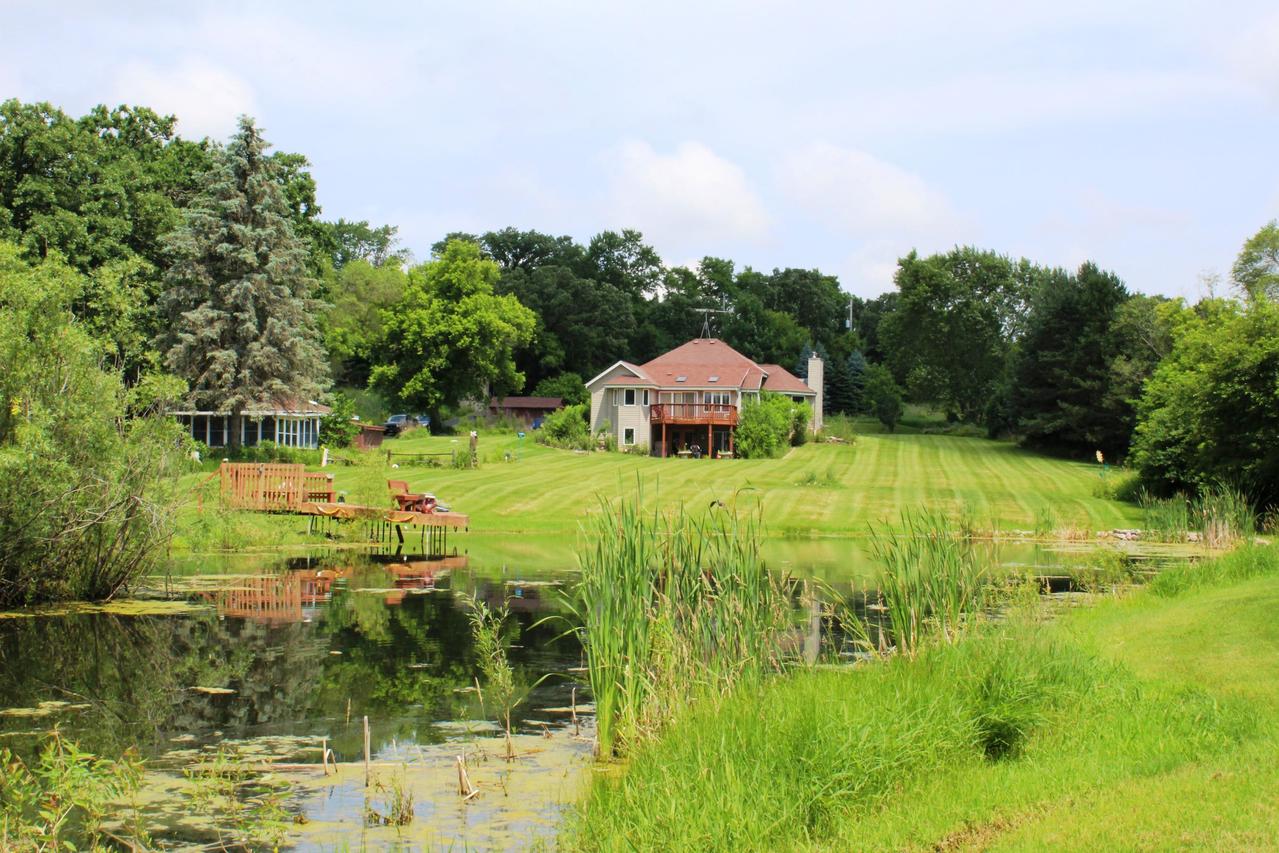 S67W27995 River Rd, Mukwonago, WI 53189