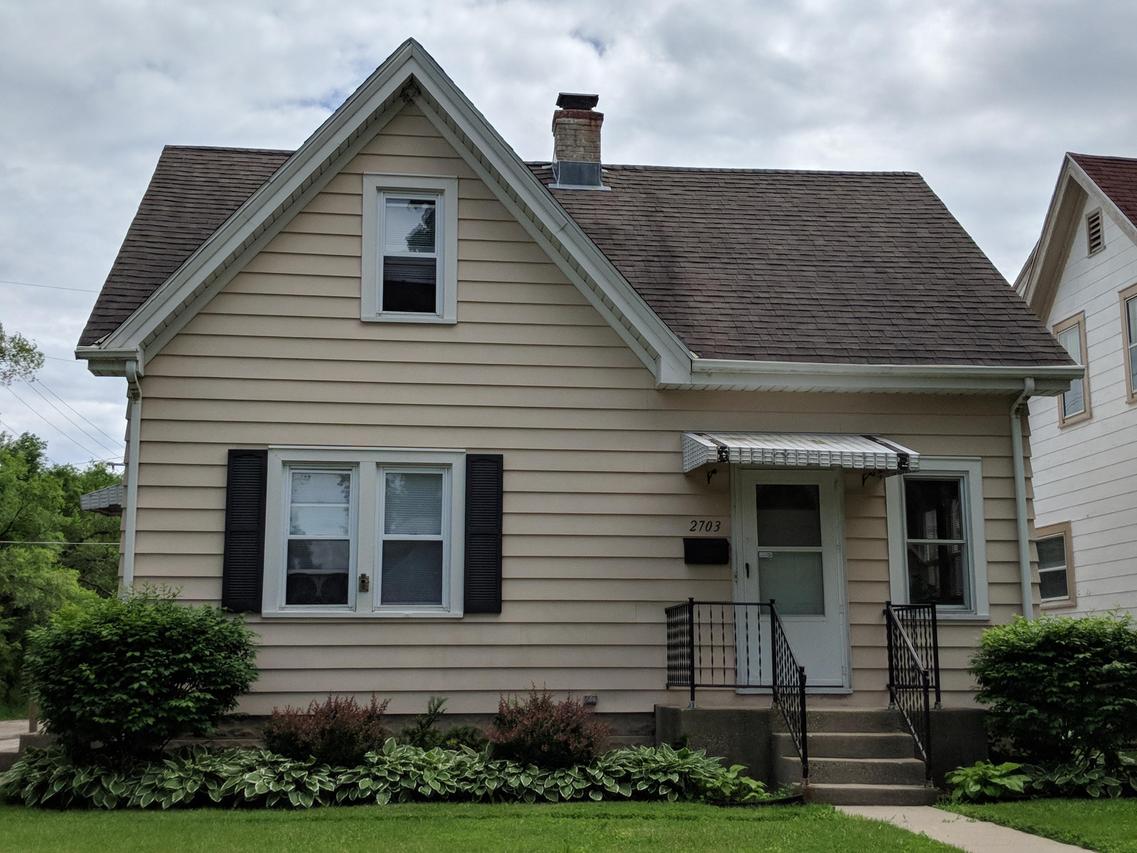 2703 W Oriole Dr, Milwaukee, WI 53209