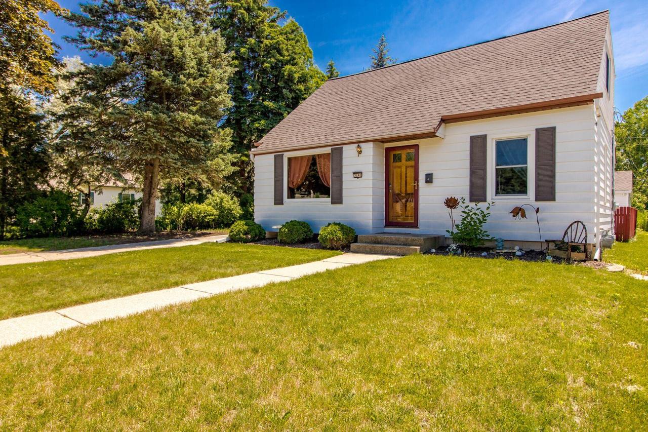 3141 E Koenig Ave, Saint Francis, WI 53235