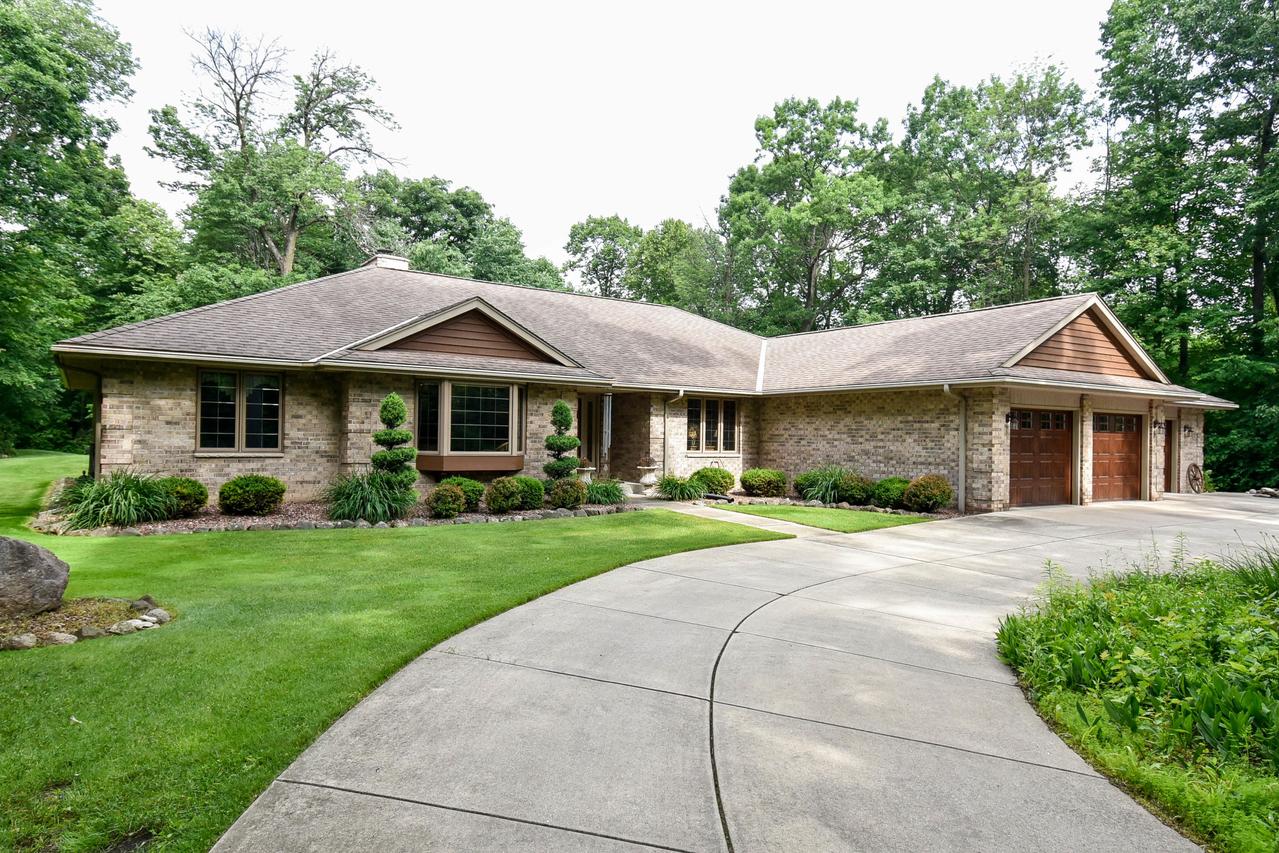 2797 S Amor Dr., New Berlin, WI 53146