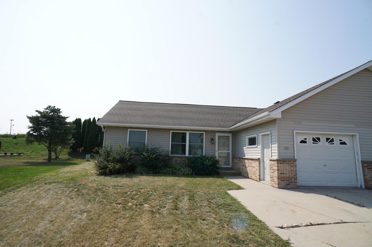 121 Park St, Belgium, WI 53004