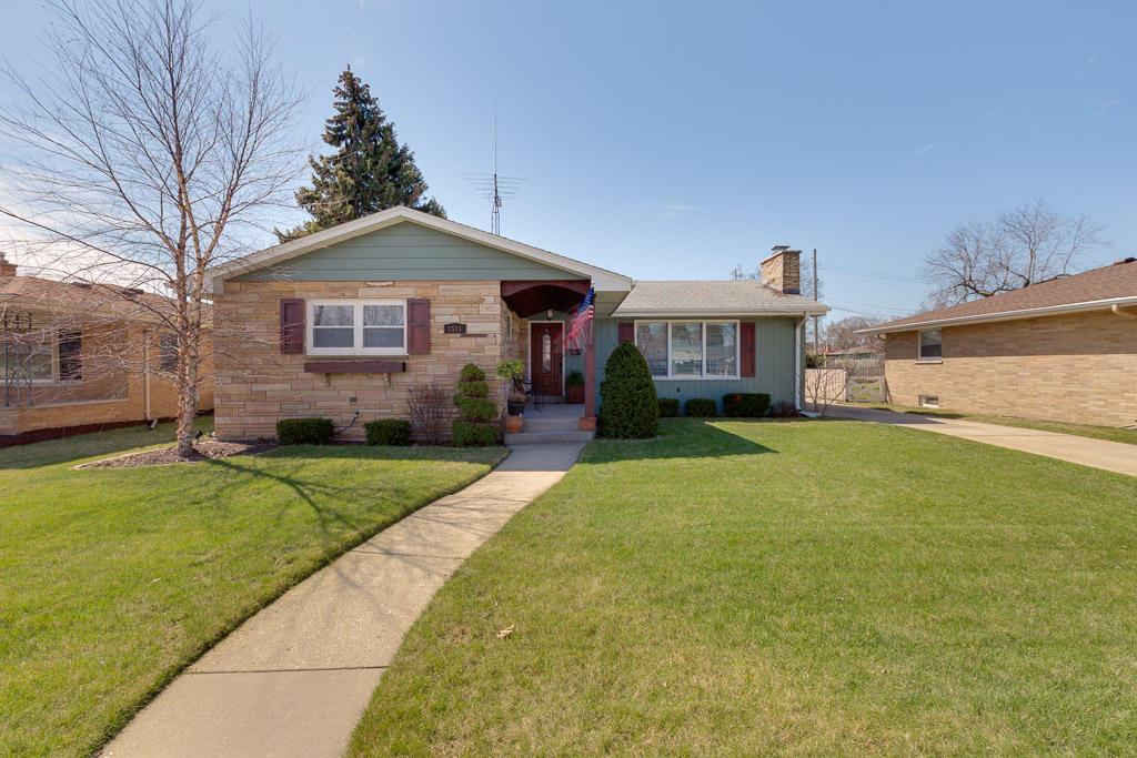 1511 80th St, Kenosha, WI 53143