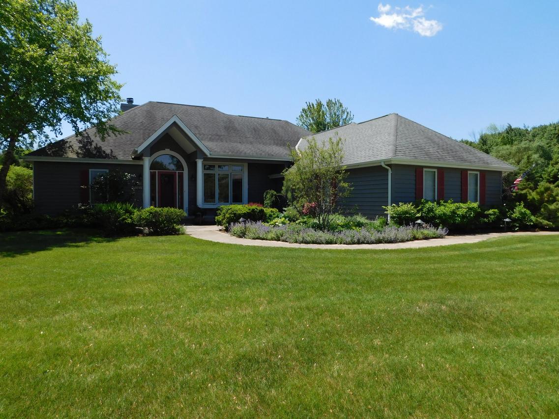 N108W15303 Bel Aire Ln, Germantown, WI 53022