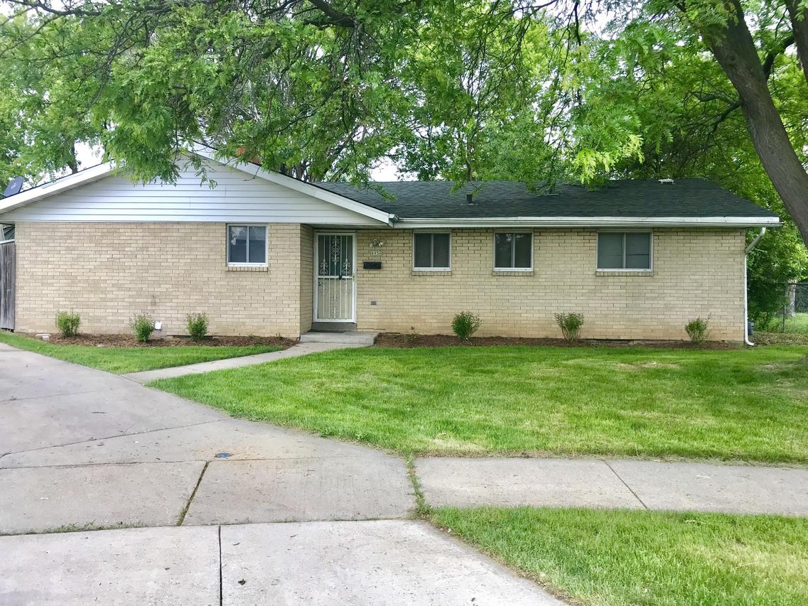 8936 W Winfield Ave, Milwaukee, WI 53225