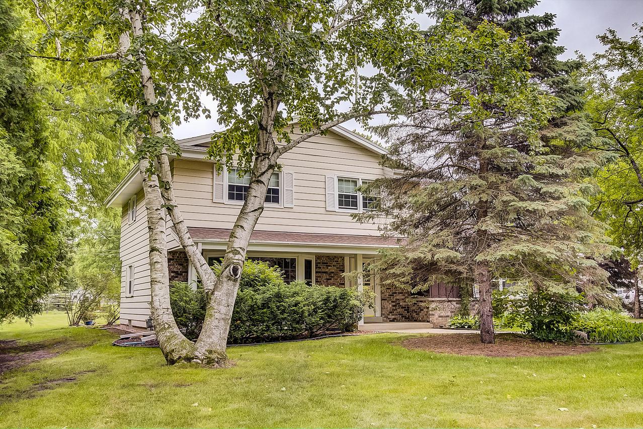 106 N 123rd St, Wauwatosa, WI 53226