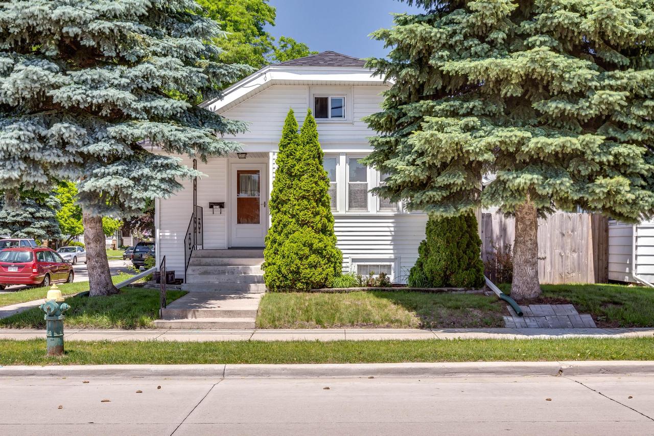 2924 21st St, Racine, WI 53403