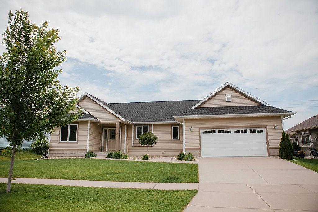1124 Rolling Oaks Dr, Onalaska, WI 54650