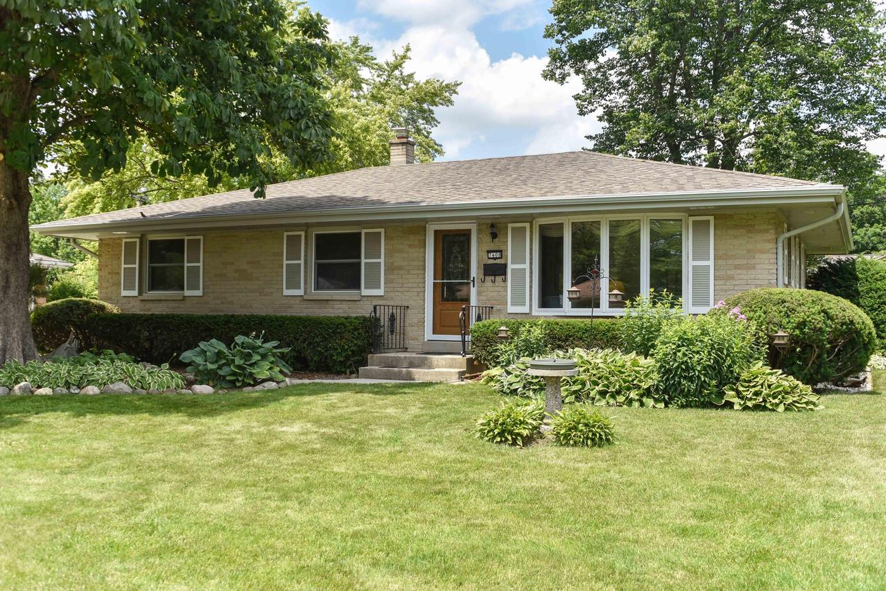7408 Devonshire Ave., Greendale, WI 53129