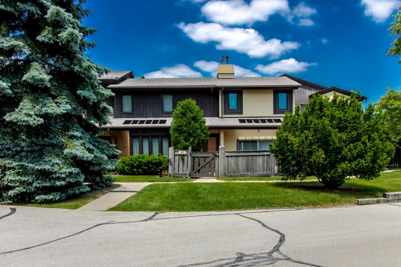 5241 S Somerset Ln, Greenfield, WI 53221