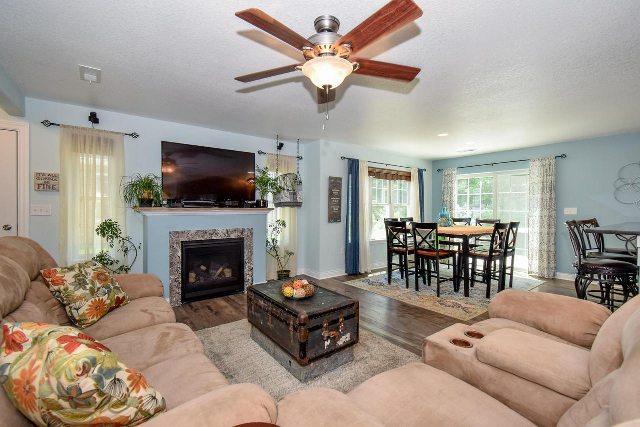 322 N Kettle Moraine Dr #1, Slinger, WI 53086