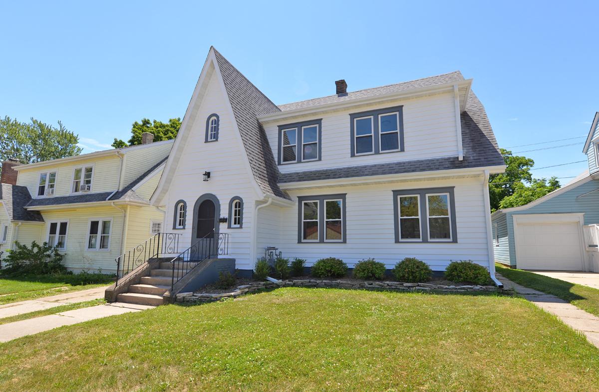 3211 Moorland Ave., Racine, WI 53405