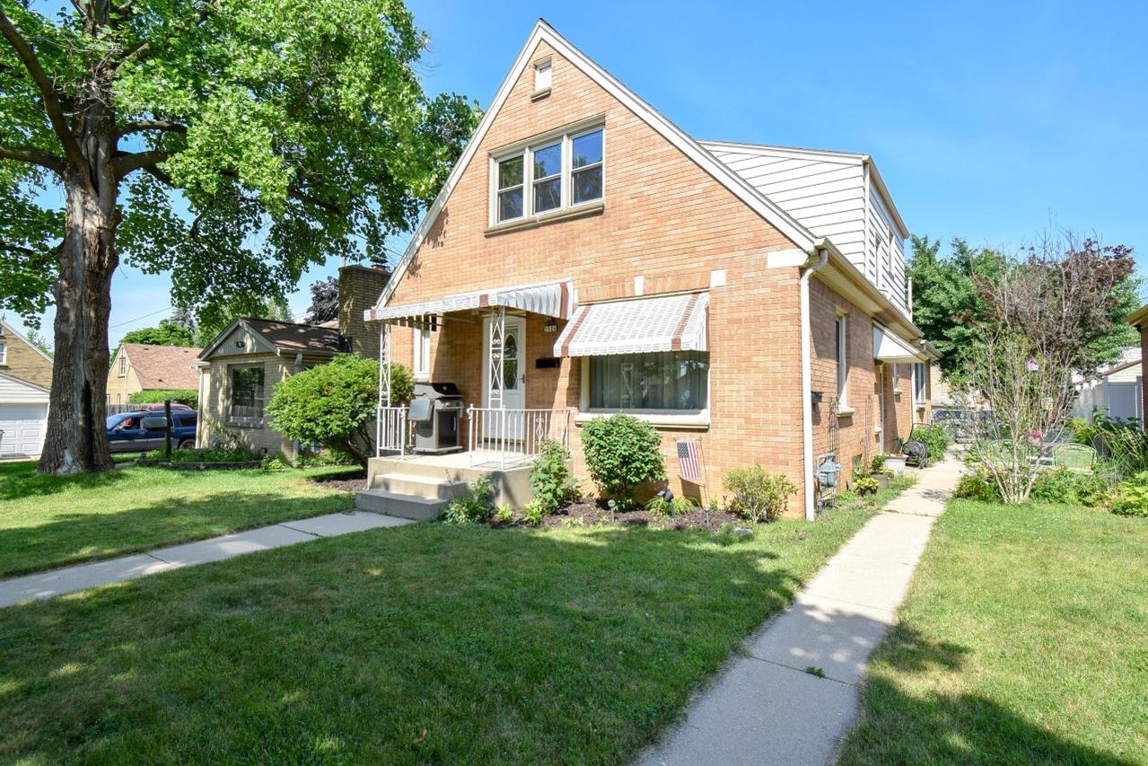 3526 S 12th St, Milwaukee, WI 53221