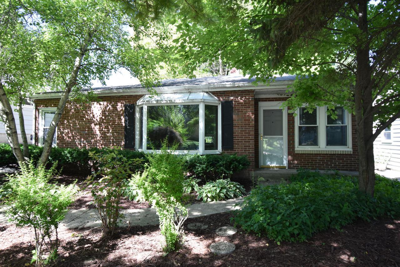 501 N 114th St, Wauwatosa, WI 53226