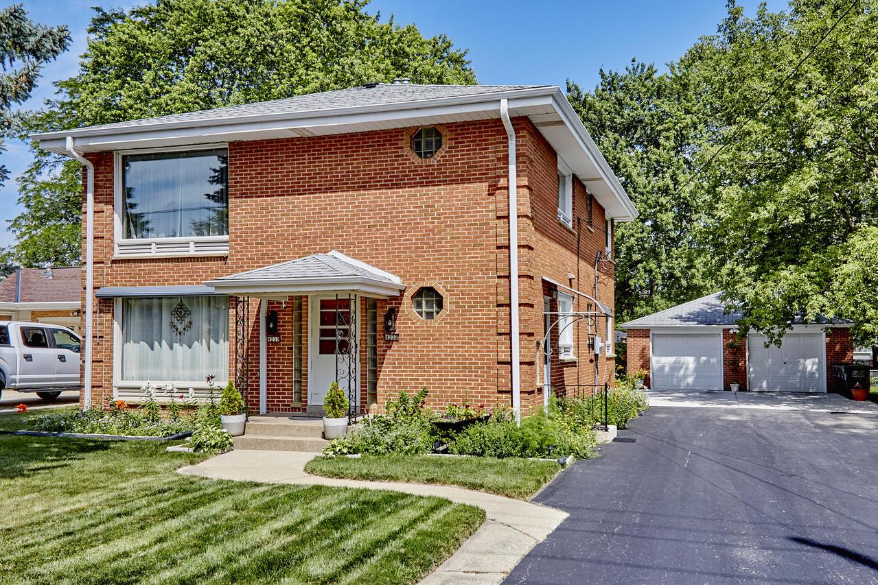 4230 S 68th St, Greenfield, WI 53220