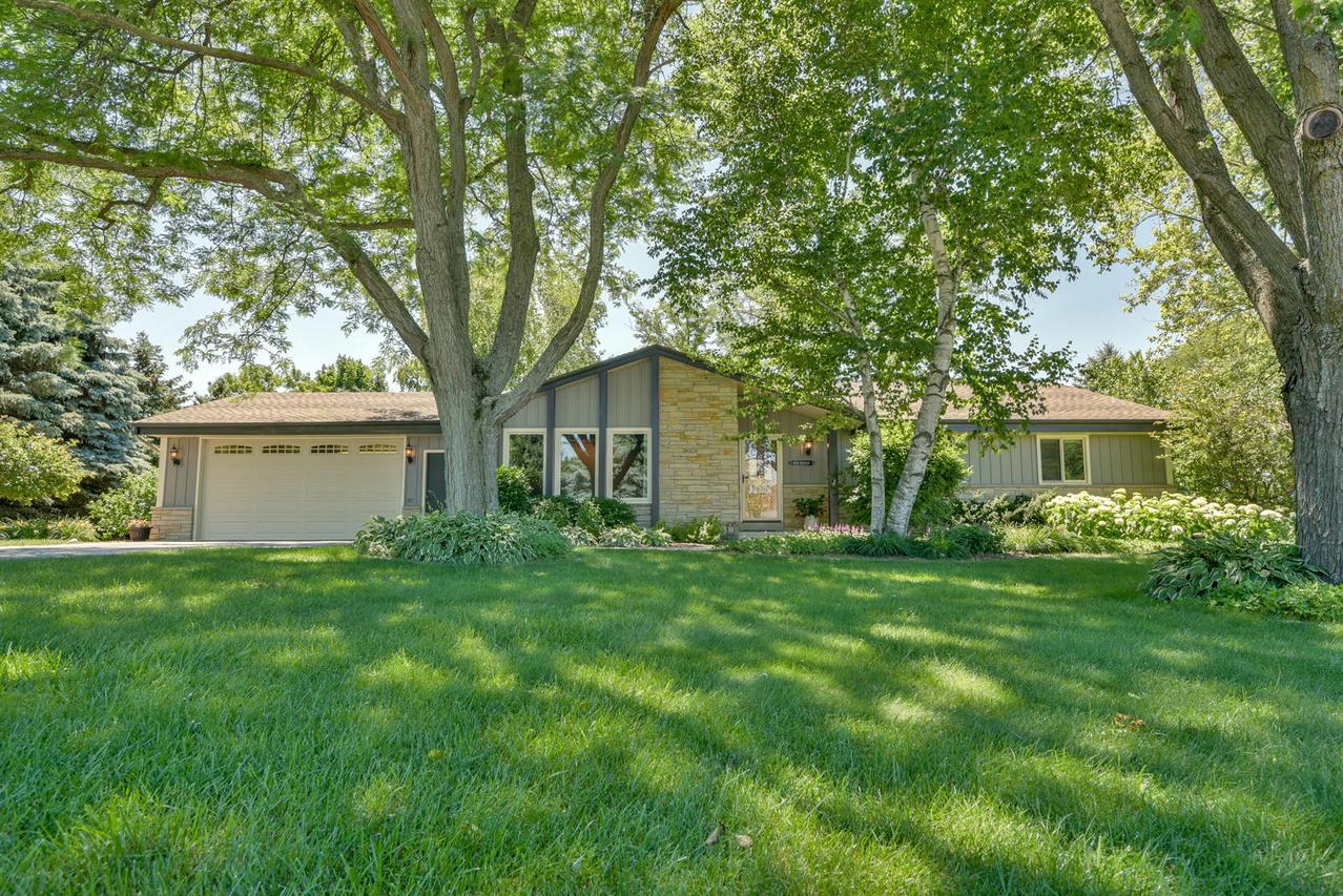 N73W25113 Howard Ln, Lisbon, WI 53089