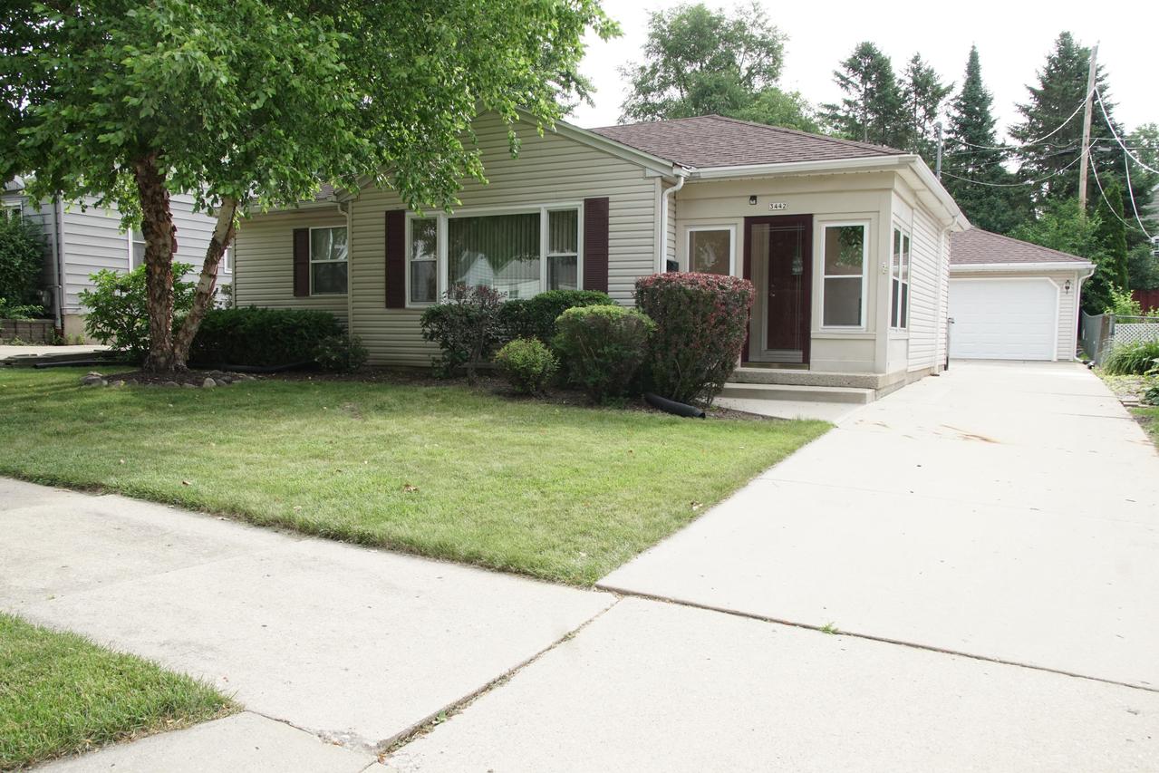 3442 N 95th St, Milwaukee, WI 53222