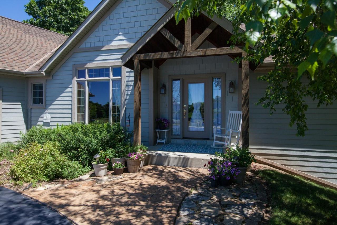 570 Bayberry Ln, Slinger, WI 53086