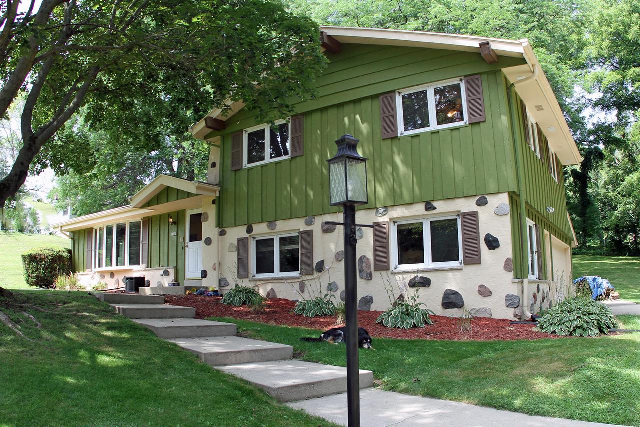 1365 Jaclyn Dr, Brookfield, WI 53045