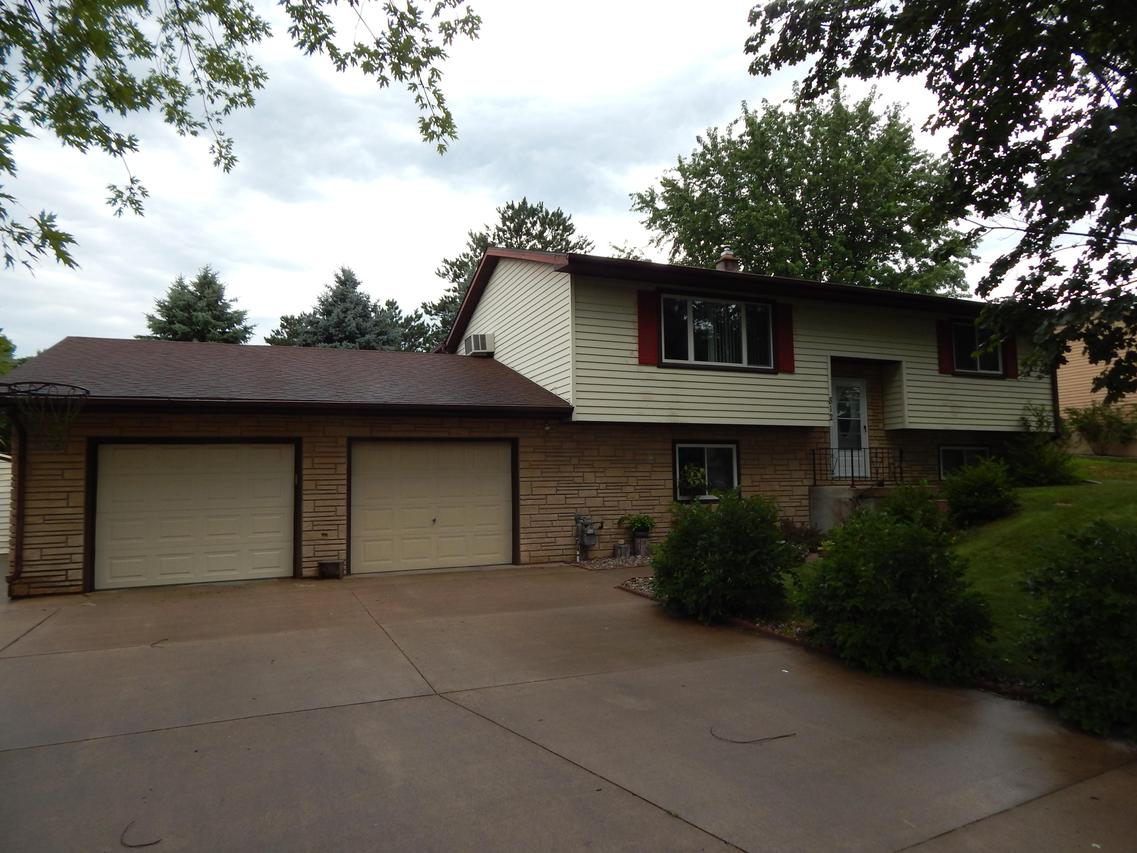 812 Evergreen Dr., Holmen, WI 54636