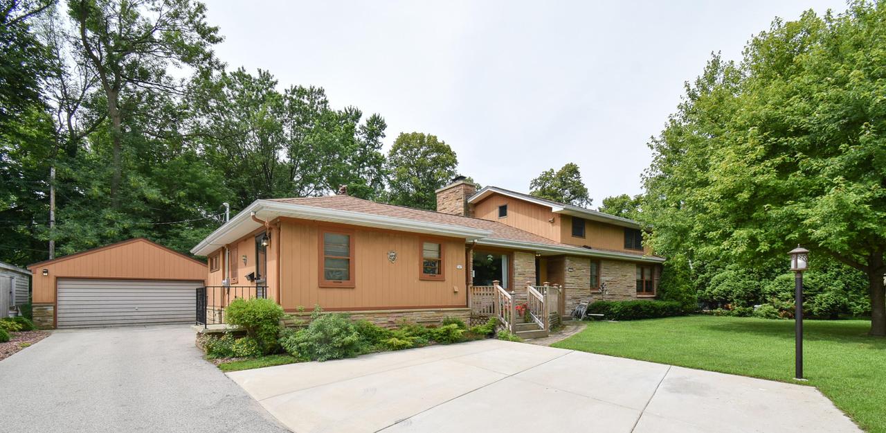 747 W Monrovia Ave, Glendale, WI 53217