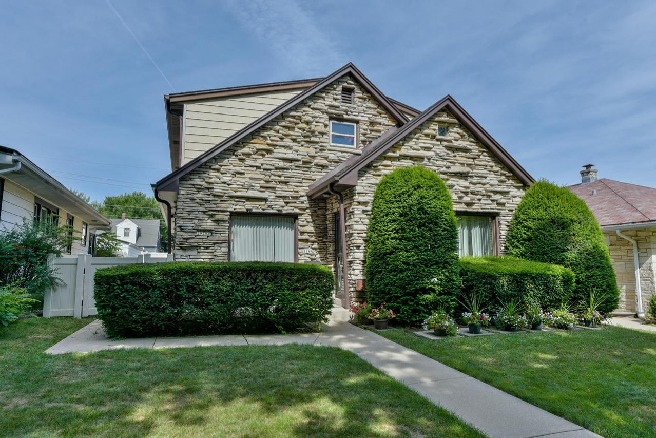 2949 S 37th St, Milwaukee, WI 53215