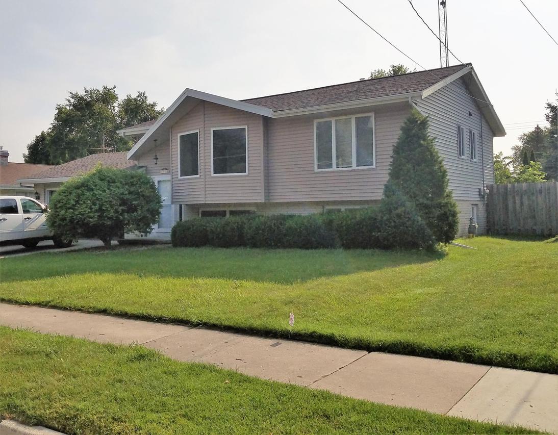 1649 Atlanta Cir., Manitowoc, WI 54220