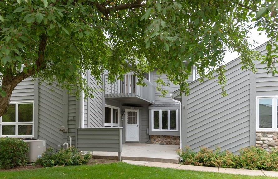 15744 W Ridge Rd, New Berlin, WI 53151