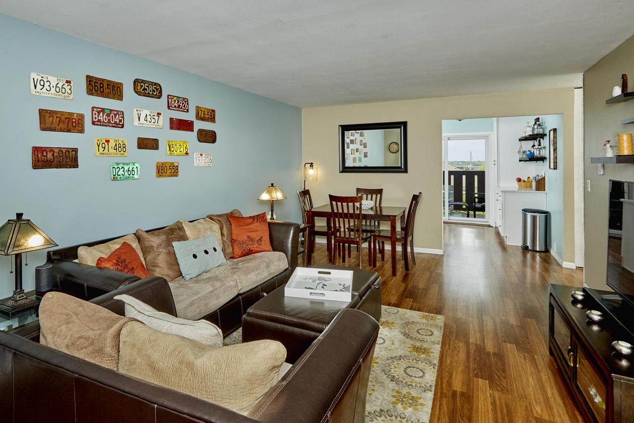 1334 Greenhedge Rd #B3, Pewaukee, WI 53072