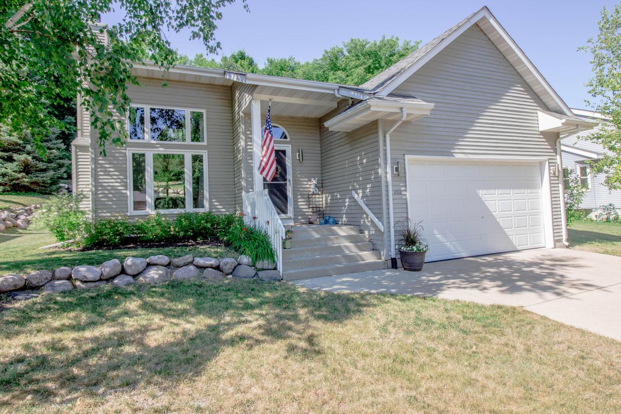 202 Cambridge Ave., Waukesha, WI 53188