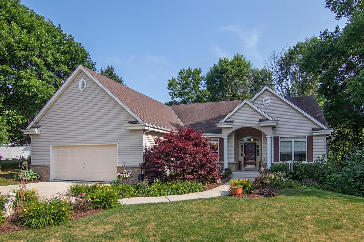 207 Lexington Ct., Sheboygan Falls, WI 53085