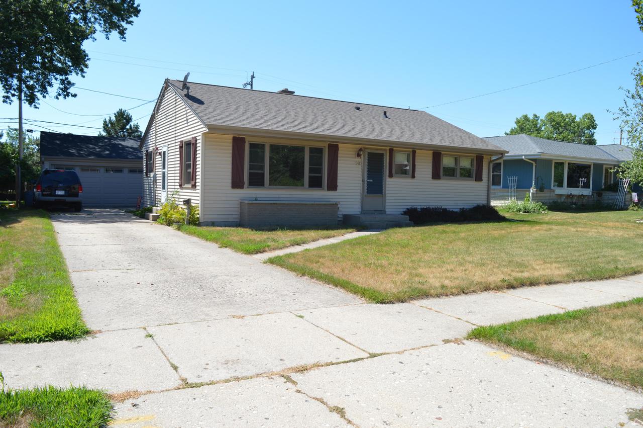 948 Lincoln Dr, West Bend, WI 53095