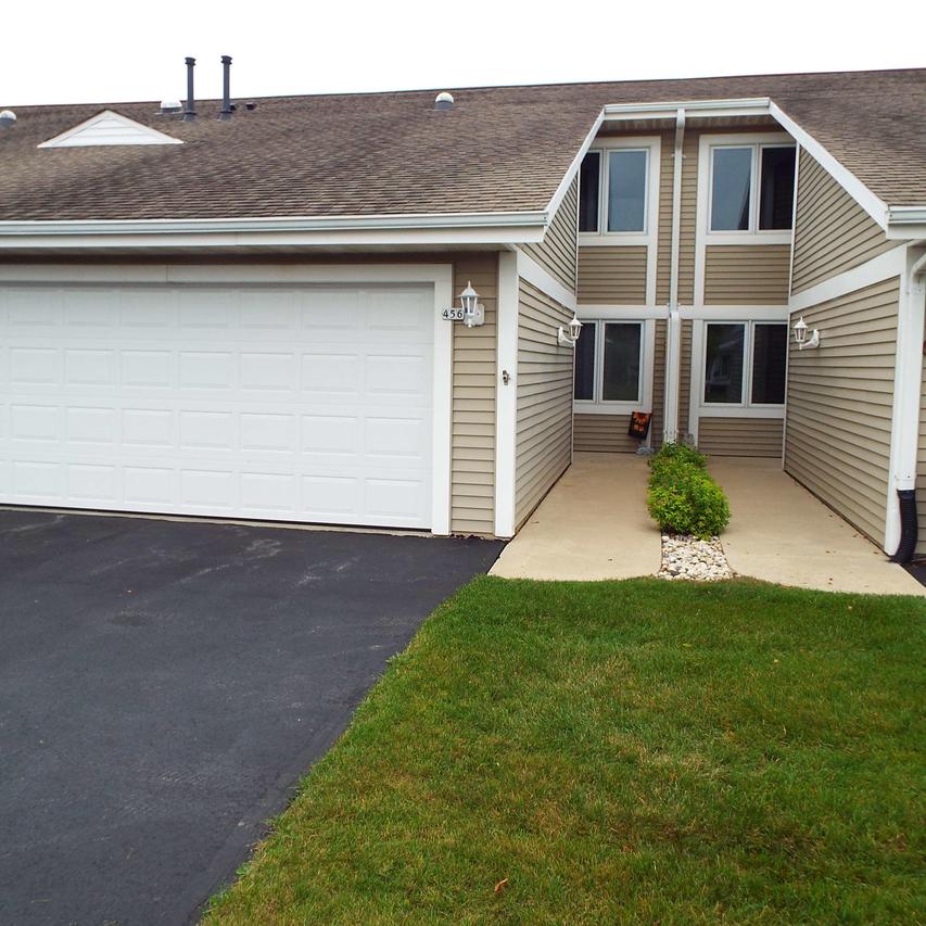 214 Hartford Sq., Hartford, WI 53027