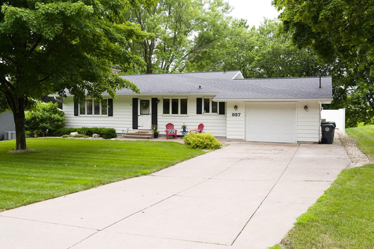 937 Milson Ct, La Crosse, WI 54601
