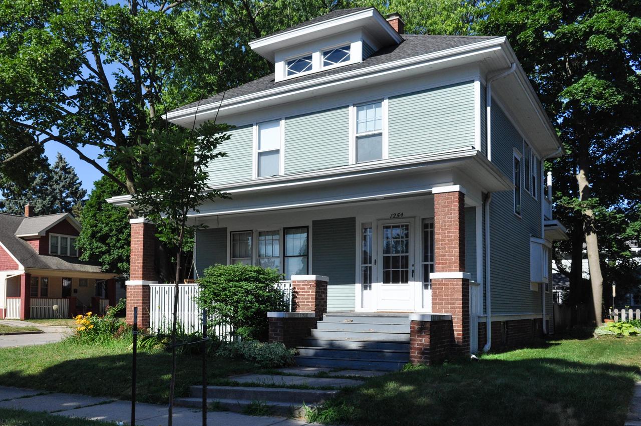 1254 Blaine Ave, Racine, WI 53405